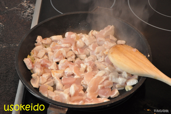 Receta hojaldre relleno pollo, cebolla, queso y champiñones - www.usokeido.com
